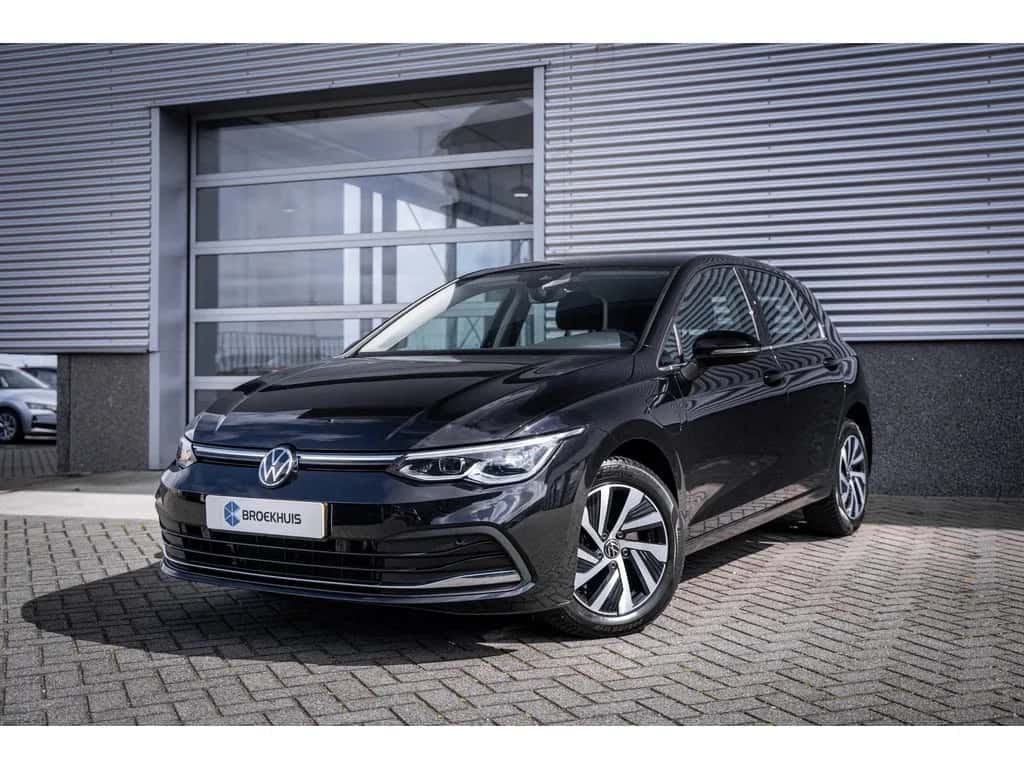 Volkswagen Golf (2023) — foto 1