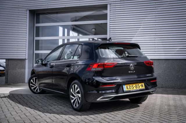 Volkswagen Golf (2023) thumbnail 11