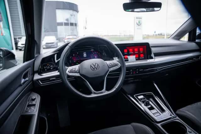 Volkswagen Golf (2023) thumbnail 25