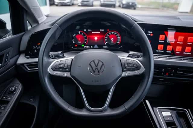 Volkswagen Golf (2023) thumbnail 26