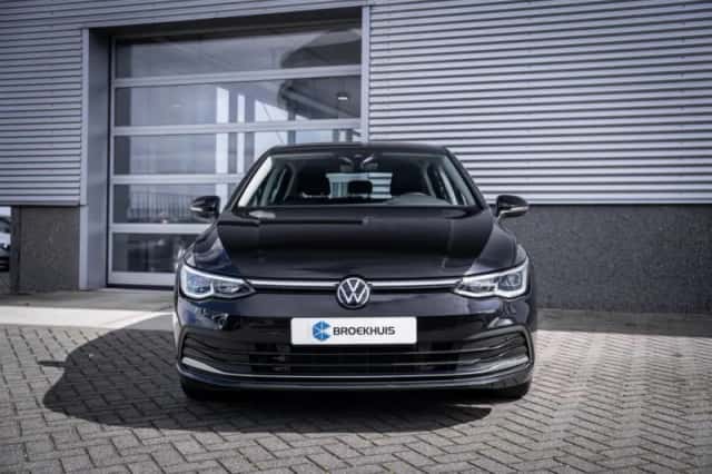 Volkswagen Golf (2023) thumbnail 4