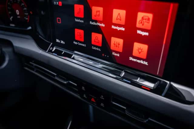 Volkswagen Golf (2023) thumbnail 32
