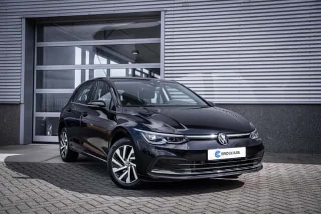 Volkswagen Golf (2023) thumbnail 5