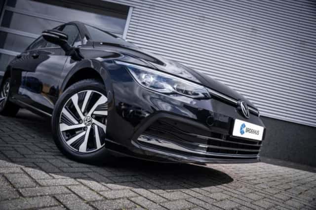 Volkswagen Golf (2023) thumbnail 6