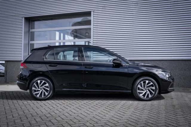 Volkswagen Golf (2023) thumbnail 7