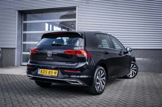 Volkswagen Golf (2023) thumbnail 8