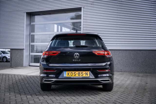 Volkswagen Golf (2023) thumbnail 9