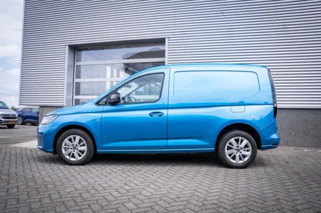 Volkswagen Caddy (2024) thumbnail 2
