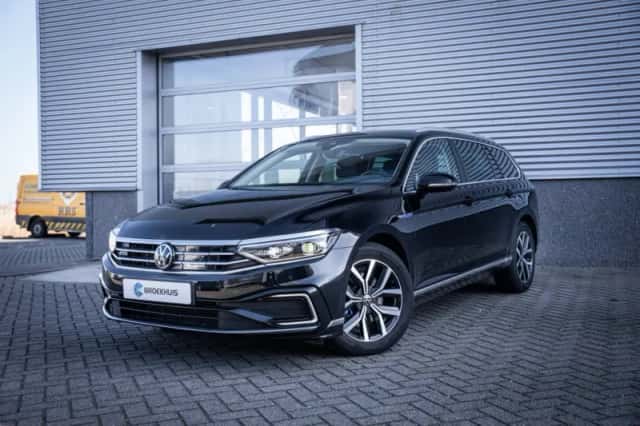 Volkswagen Passat (2023) thumbnail 1