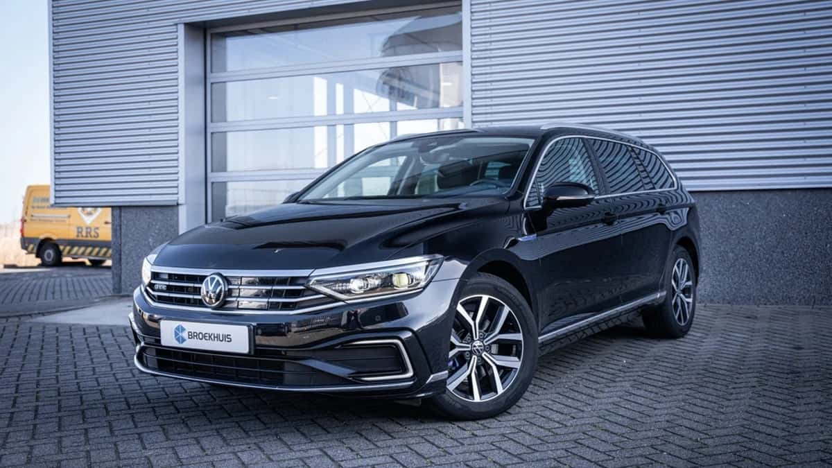 Volkswagen Passat (2023) — foto 1