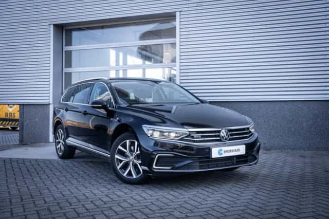 Volkswagen Passat (2023) thumbnail 2