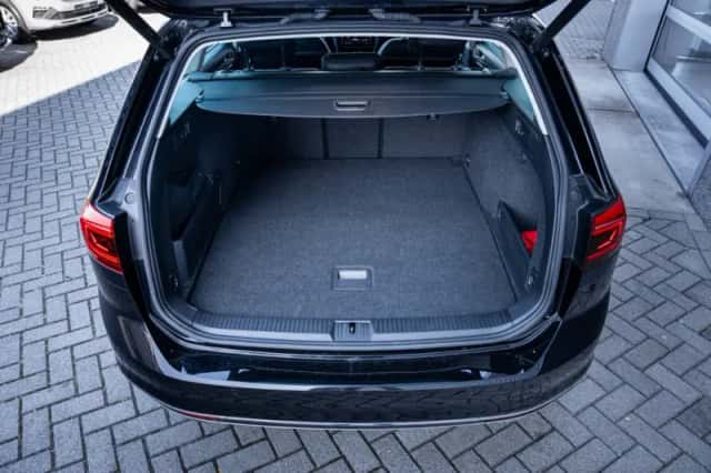 Volkswagen Passat (2023) thumbnail 12