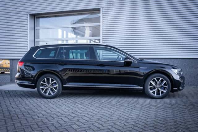 Volkswagen Passat (2023) thumbnail 18