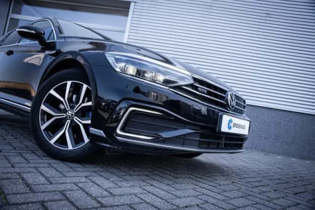 Volkswagen Passat (2023) thumbnail 3