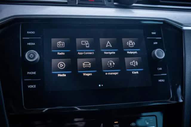 Volkswagen Passat (2023) thumbnail 23