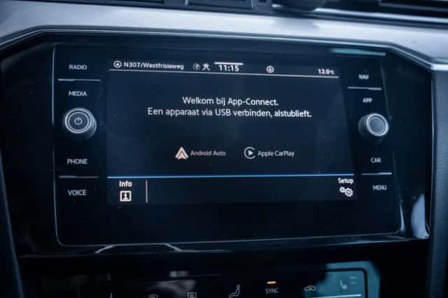 Volkswagen Passat (2023) thumbnail 24