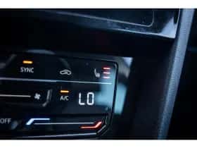 Volkswagen Passat (2023) thumbnail 28