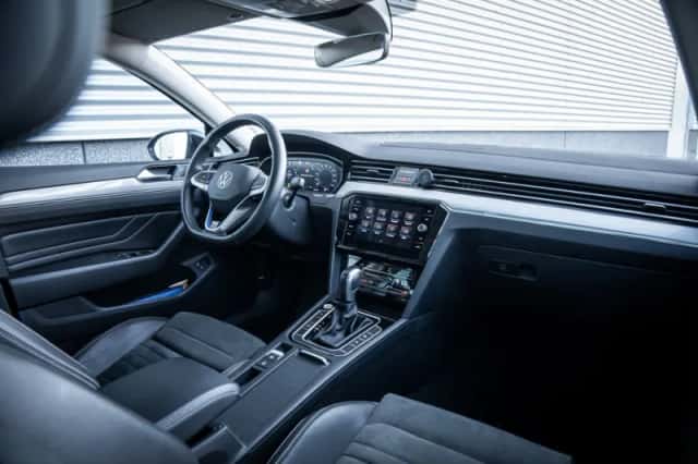 Volkswagen Passat (2023) thumbnail 36