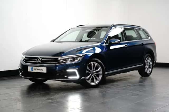 Volkswagen Passat (2022) thumbnail 1