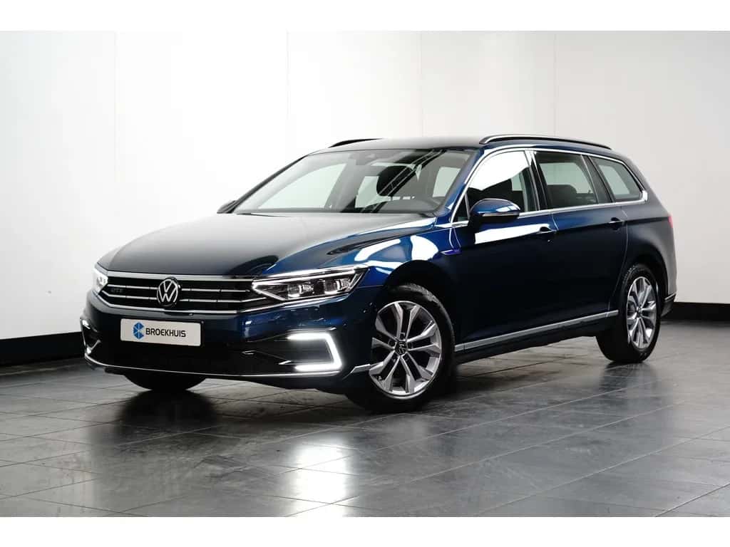 Volkswagen Passat (2022) — foto 1
