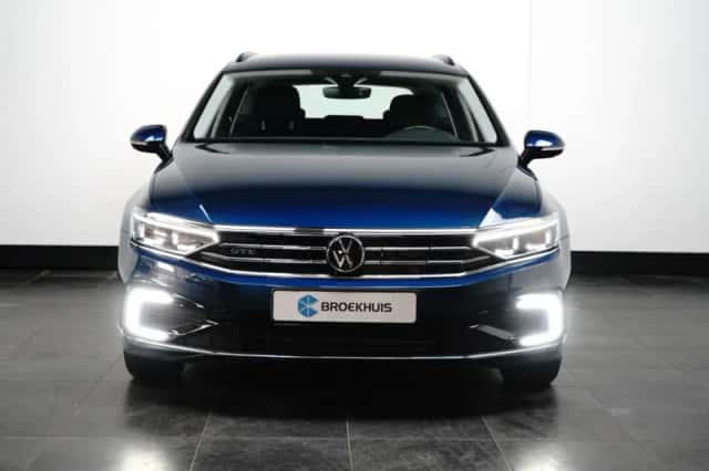 Volkswagen Passat (2022) thumbnail 2