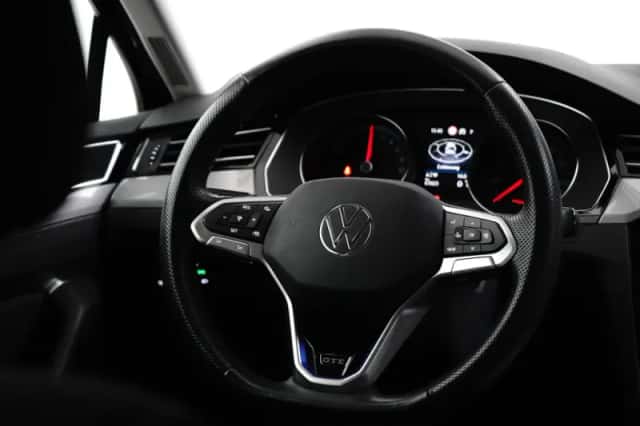 Volkswagen Passat (2022) thumbnail 11