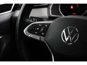 Volkswagen Passat (2022) thumbnail 12