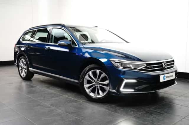 Volkswagen Passat (2022) thumbnail 3