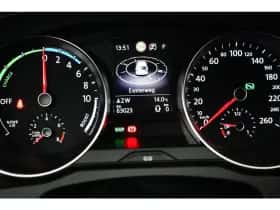 Volkswagen Passat (2022) thumbnail 23