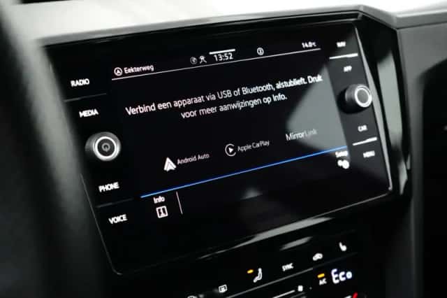 Volkswagen Passat (2022) thumbnail 26