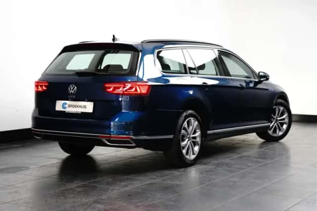 Volkswagen Passat (2022) thumbnail 4