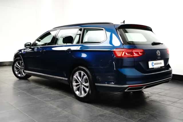 Volkswagen Passat (2022) thumbnail 5