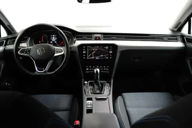 Volkswagen Passat (2022) thumbnail 10