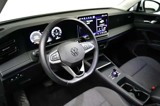 Volkswagen Tiguan (2025) thumbnail 18
