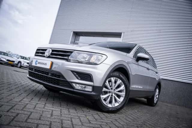 Volkswagen Tiguan (2016) thumbnail 2