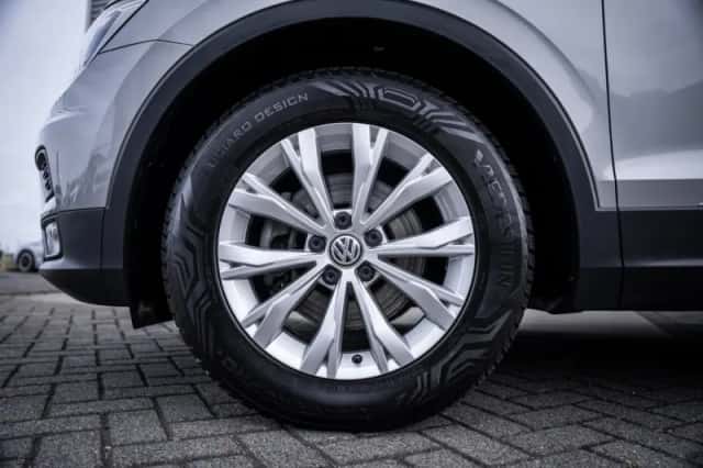Volkswagen Tiguan (2016) thumbnail 3