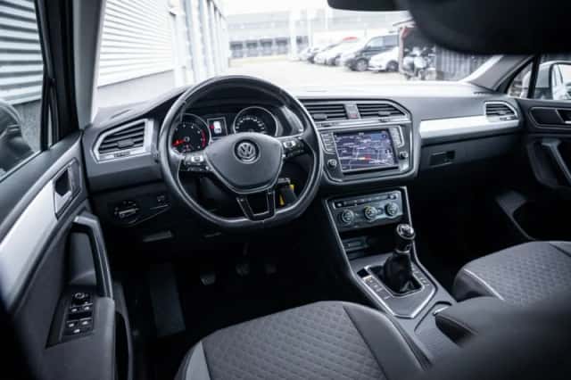 Volkswagen Tiguan (2016) thumbnail 24
