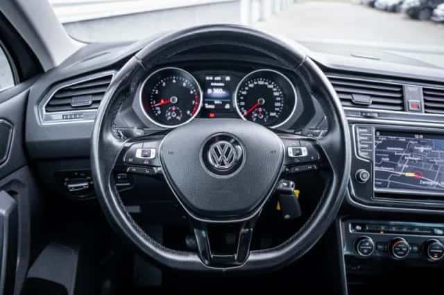 Volkswagen Tiguan (2016) thumbnail 25