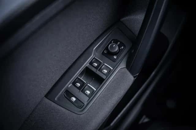 Volkswagen Tiguan (2016) thumbnail 29