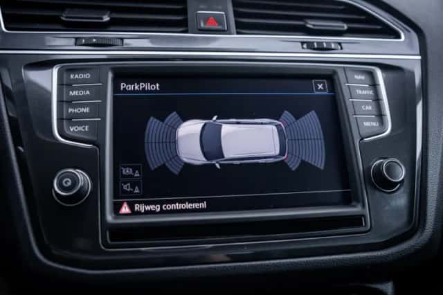 Volkswagen Tiguan (2016) thumbnail 31