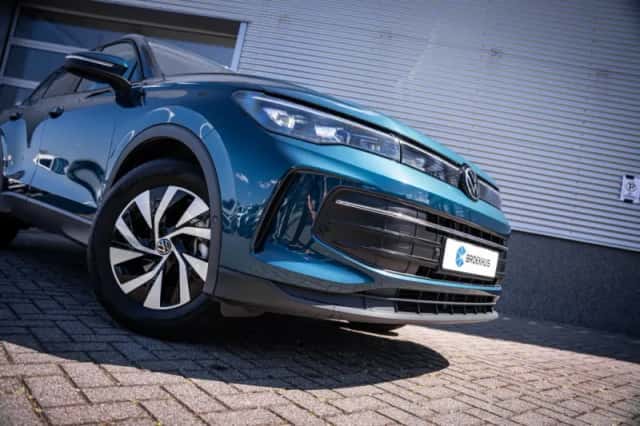 Volkswagen Tiguan (2025) thumbnail 3