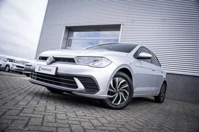 Volkswagen Polo (2023) thumbnail 2