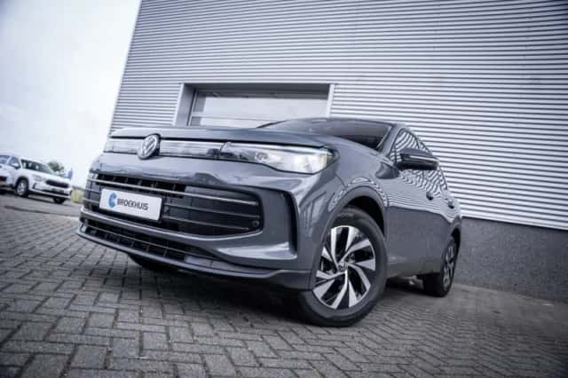 Volkswagen Tiguan (2025) thumbnail 2