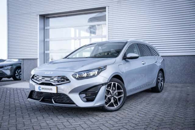 Kia Ceed Sportswagon (2023) thumbnail 1