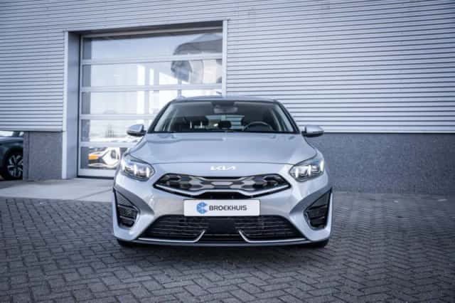 Kia Ceed Sportswagon (2023) thumbnail 4