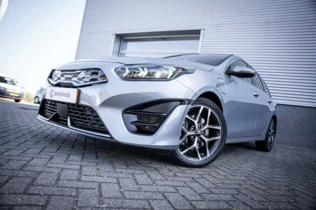 Kia Ceed Sportswagon (2023) thumbnail 5