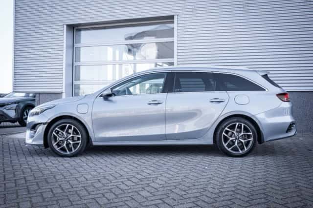 Kia Ceed Sportswagon (2023) thumbnail 6