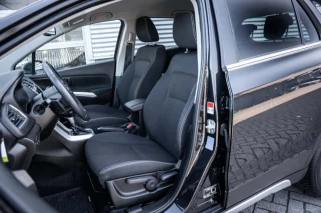 Suzuki S-Cross (2021) thumbnail 8