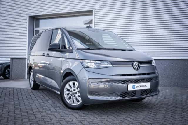 Volkswagen Multivan (2024) thumbnail 2