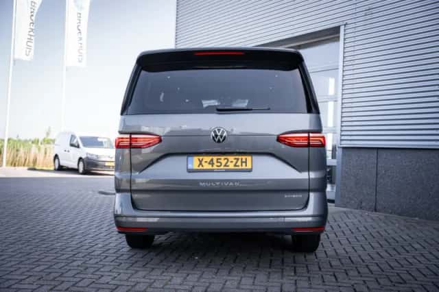 Volkswagen Multivan (2024) thumbnail 15